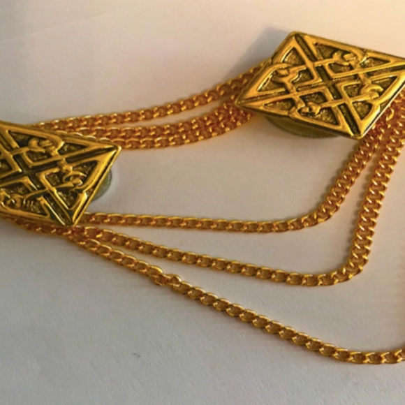 gold celtic cloak clasp with endless chain - Picture 4 of 6